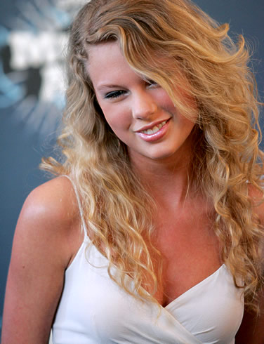 Taylor Swift on Taylor Swift Cma Awards Wins Entertainer Of The Year Award Speech