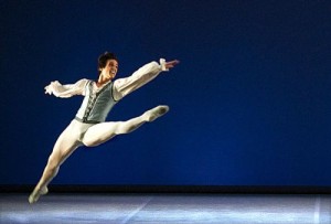 ym-tchaikovsky-pas-de-deux-angel-corella-blur-leap_500